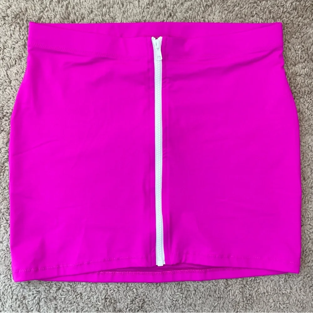 SKIMS Sporty Zipper Swim Mini Skirt in Hibiscous Hot Pink Size Large NEW